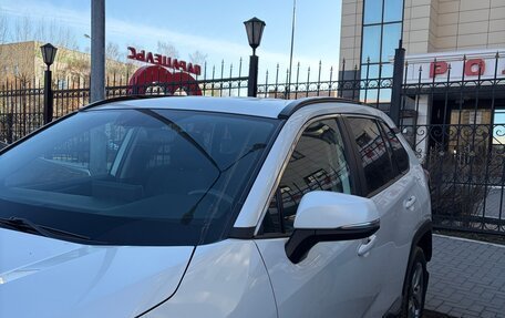 Toyota RAV4, 2021 год, 3 450 000 рублей, 2 фотография