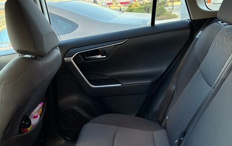 Toyota RAV4, 2021 год, 3 450 000 рублей, 6 фотография