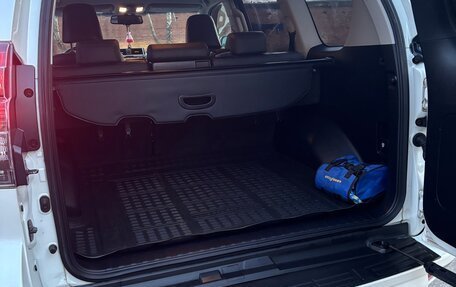 Toyota Land Cruiser Prado 150 рестайлинг 2, 2016 год, 3 500 000 рублей, 8 фотография