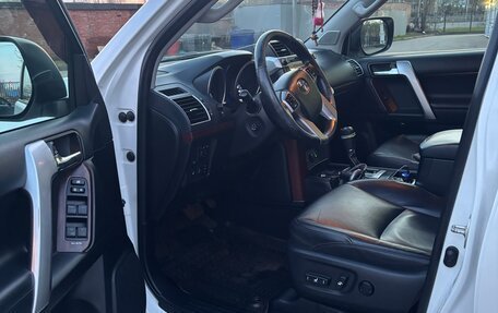 Toyota Land Cruiser Prado 150 рестайлинг 2, 2016 год, 3 500 000 рублей, 12 фотография