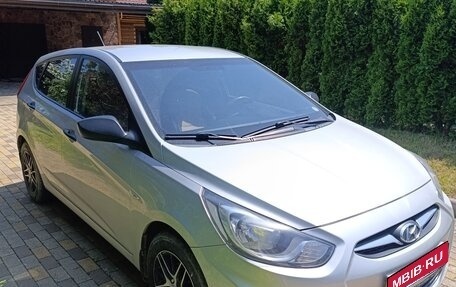 Hyundai Solaris II рестайлинг, 2011 год, 870 000 рублей, 1 фотография
