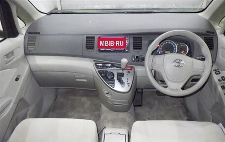 Toyota ISis I, 2014 год, 1 220 000 рублей, 29 фотография