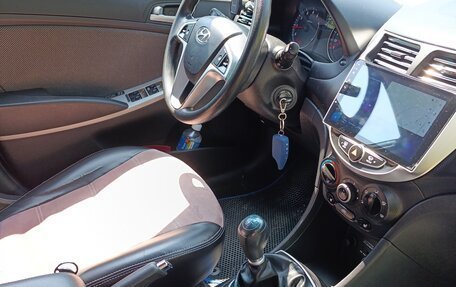 Hyundai Solaris II рестайлинг, 2011 год, 870 000 рублей, 2 фотография