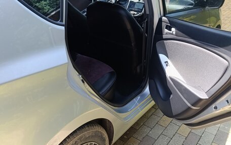 Hyundai Solaris II рестайлинг, 2011 год, 870 000 рублей, 3 фотография