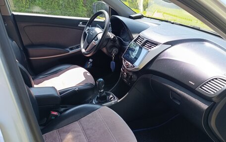 Hyundai Solaris II рестайлинг, 2011 год, 870 000 рублей, 5 фотография