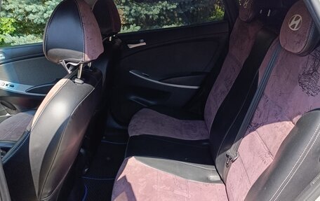 Hyundai Solaris II рестайлинг, 2011 год, 870 000 рублей, 6 фотография