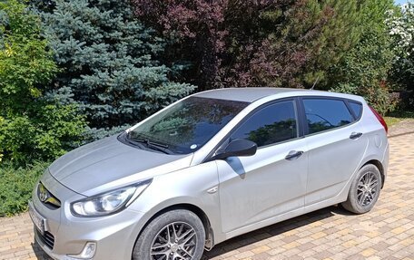 Hyundai Solaris II рестайлинг, 2011 год, 870 000 рублей, 7 фотография