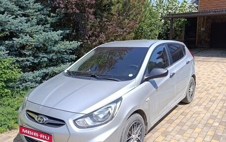 Hyundai Solaris II рестайлинг, 2011 год, 870 000 рублей, 10 фотография