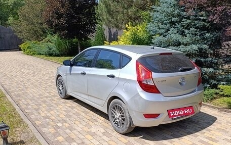 Hyundai Solaris II рестайлинг, 2011 год, 870 000 рублей, 17 фотография