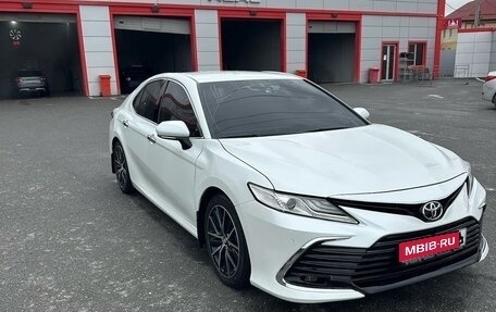 Toyota Camry, 2021 год, 2 600 000 рублей, 1 фотография