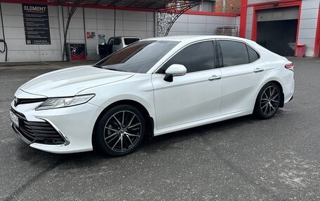 Toyota Camry, 2021 год, 2 600 000 рублей, 3 фотография