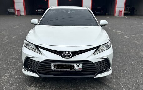 Toyota Camry, 2021 год, 2 600 000 рублей, 4 фотография