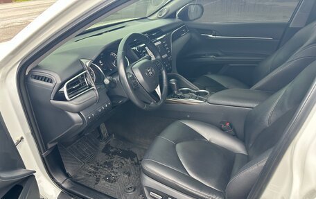 Toyota Camry, 2021 год, 2 600 000 рублей, 10 фотография