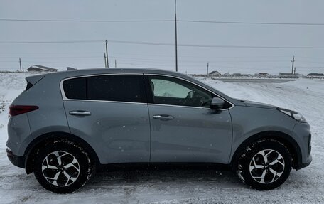 KIA Sportage IV рестайлинг, 2020 год, 2 000 000 рублей, 2 фотография