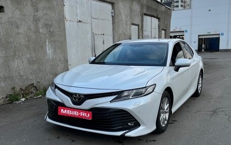 Toyota Camry, 2018 год, 2 600 000 рублей, 1 фотография
