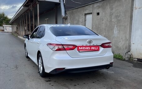 Toyota Camry, 2018 год, 2 600 000 рублей, 3 фотография