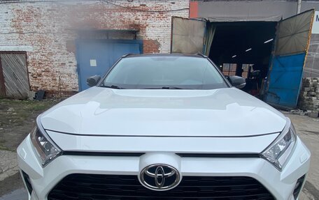 Toyota RAV4, 2021 год, 3 650 000 рублей, 1 фотография