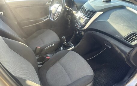 Hyundai Solaris II рестайлинг, 2011 год, 399 000 рублей, 6 фотография