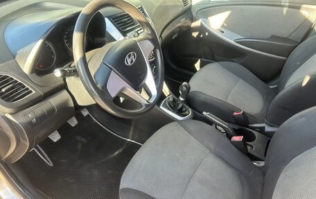 Hyundai Solaris II рестайлинг, 2011 год, 399 000 рублей, 5 фотография