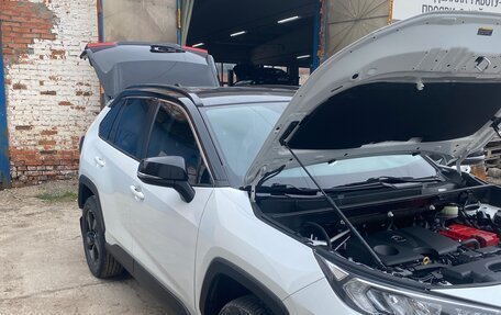 Toyota RAV4, 2021 год, 3 650 000 рублей, 8 фотография