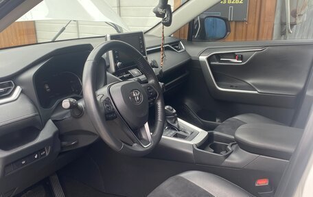 Toyota RAV4, 2021 год, 3 650 000 рублей, 13 фотография