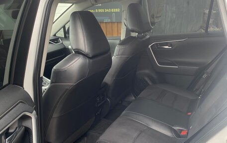 Toyota RAV4, 2021 год, 3 650 000 рублей, 12 фотография