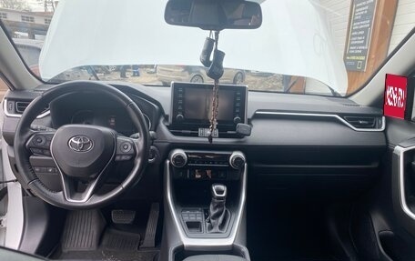 Toyota RAV4, 2021 год, 3 650 000 рублей, 11 фотография