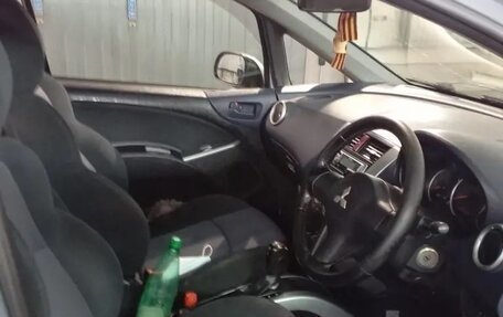 Mitsubishi Colt VI рестайлинг, 2004 год, 600 000 рублей, 16 фотография