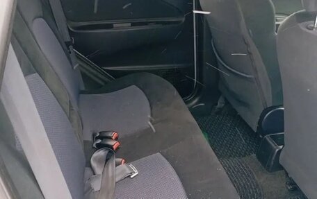 Mitsubishi Colt VI рестайлинг, 2004 год, 600 000 рублей, 23 фотография