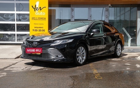 Toyota Camry, 2018 год, 2 398 000 рублей, 2 фотография