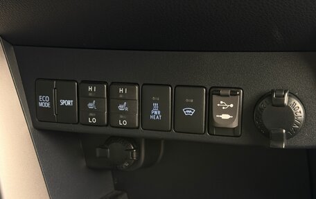 Toyota RAV4, 2017 год, 2 700 000 рублей, 32 фотография