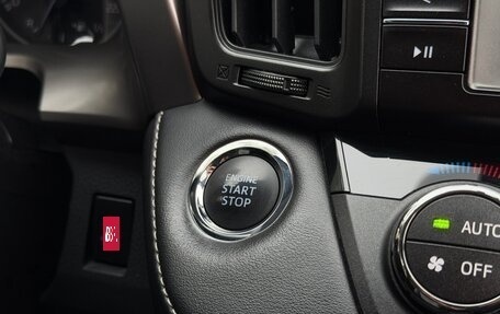 Toyota RAV4, 2017 год, 2 700 000 рублей, 30 фотография