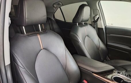 Toyota Camry, 2019 год, 3 050 000 рублей, 28 фотография