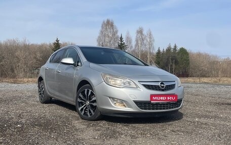 Opel Astra J, 2010 год, 750 000 рублей, 1 фотография
