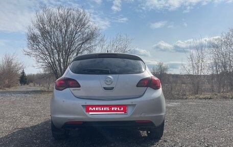 Opel Astra J, 2010 год, 750 000 рублей, 3 фотография