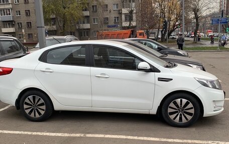 KIA Rio III рестайлинг, 2014 год, 1 000 000 рублей, 2 фотография