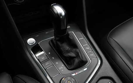 Volkswagen Tiguan II, 2019 год, 2 999 000 рублей, 16 фотография