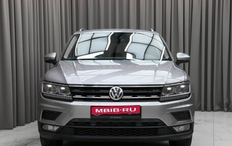 Volkswagen Tiguan II, 2019 год, 2 999 000 рублей, 2 фотография