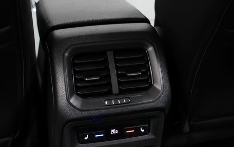 Volkswagen Tiguan II, 2019 год, 2 999 000 рублей, 15 фотография