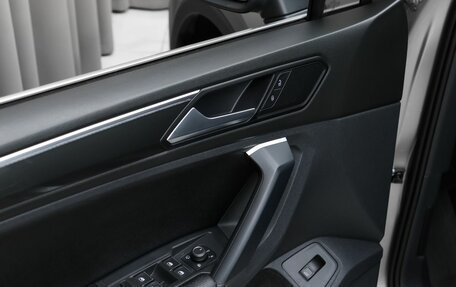 Volkswagen Tiguan II, 2019 год, 2 999 000 рублей, 17 фотография