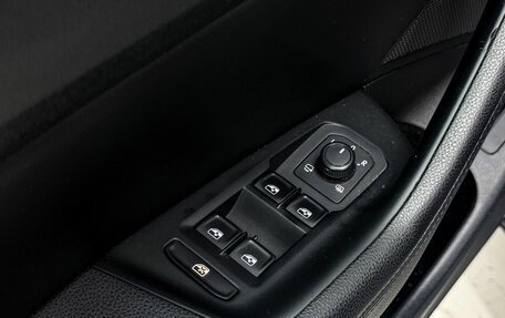 Volkswagen Passat B8 рестайлинг, 2019 год, 1 990 000 рублей, 17 фотография