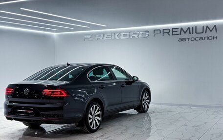 Volkswagen Passat B8 рестайлинг, 2019 год, 1 990 000 рублей, 25 фотография