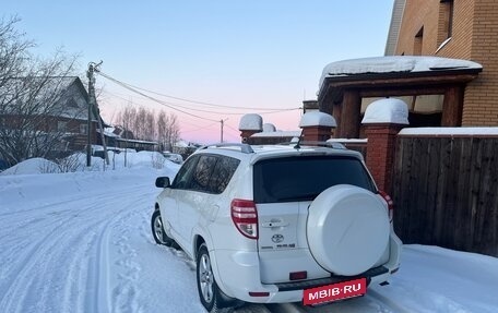 Toyota RAV4, 2011 год, 1 750 000 рублей, 2 фотография