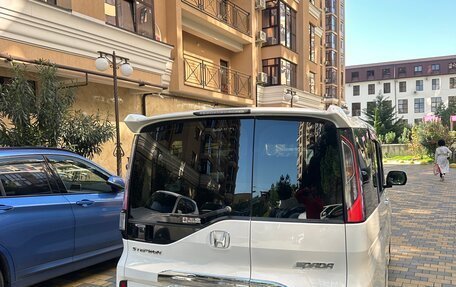 Honda Stepwgn IV, 2017 год, 1 800 000 рублей, 7 фотография