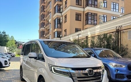 Honda Stepwgn IV, 2017 год, 1 800 000 рублей, 2 фотография