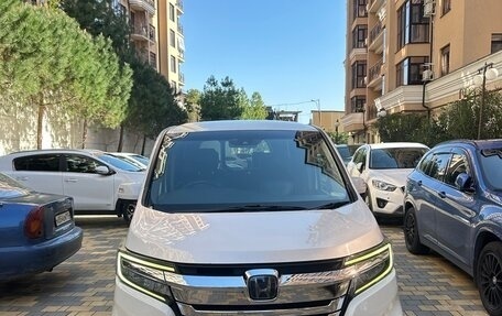 Honda Stepwgn IV, 2017 год, 1 800 000 рублей, 3 фотография