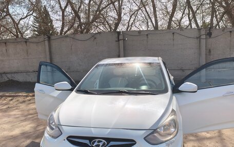 Hyundai Solaris II рестайлинг, 2014 год, 950 000 рублей, 27 фотография