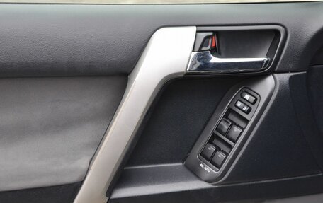 Toyota Land Cruiser Prado 150 рестайлинг 2, 2012 год, 2 470 000 рублей, 16 фотография