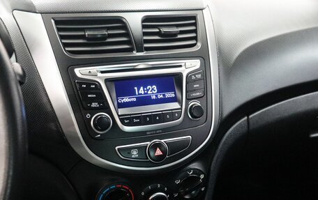 Hyundai Solaris II рестайлинг, 2014 год, 1 000 000 рублей, 10 фотография