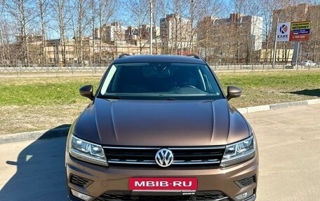 Volkswagen Tiguan II, 2020 год, 2 399 000 рублей, 2 фотография
